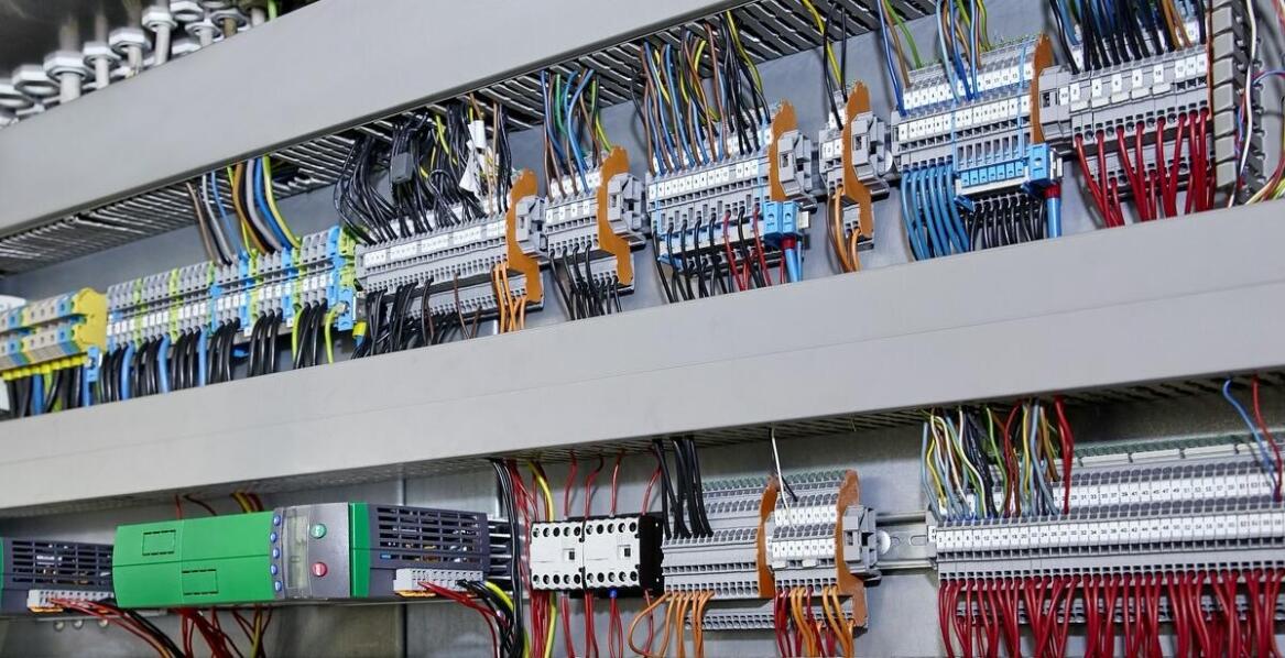 Wykorzystanie nowoczesnych technologii w monitoringu rozdzielnic elektrycznych