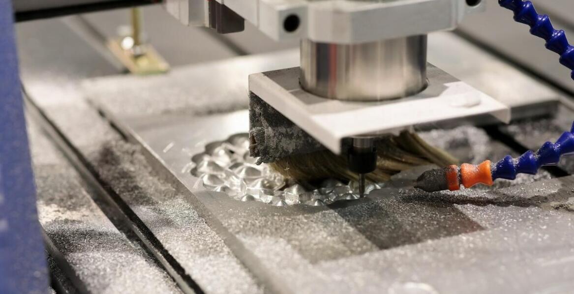 Jak formowanie próżniowe wspiera personalizację produktów?