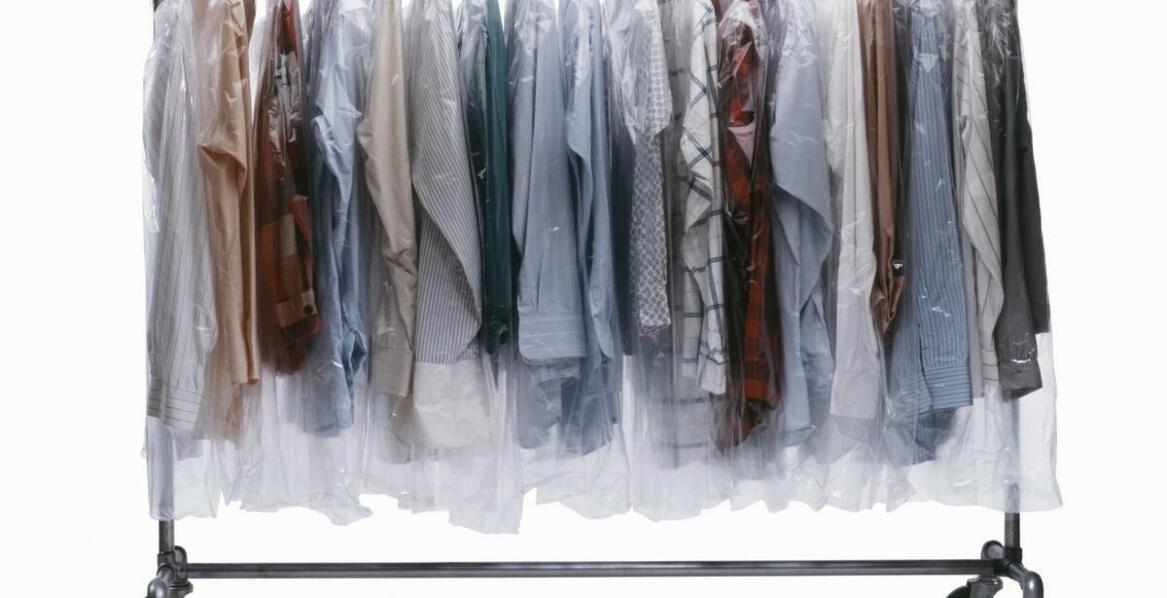Wpływ worków celofanowych na przechowywanie i prezentację odzieży