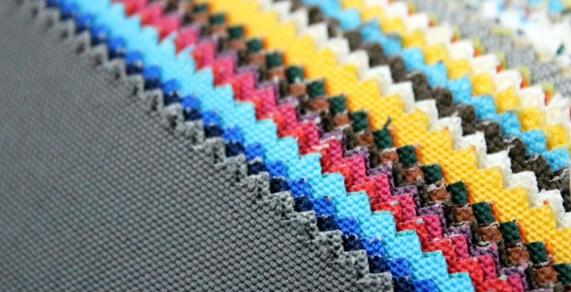 Jakie materiały są używane do szycia plandek na namioty?