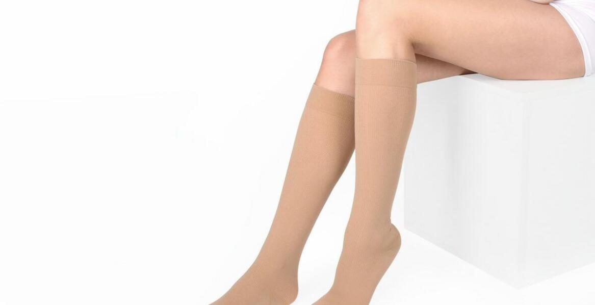 Porównanie różnych klas ucisku w podkolanówkach przeciwżylakowych