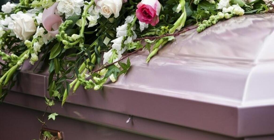 Jak zakład pogrzebowy organizuje transport prochów po kremacji?