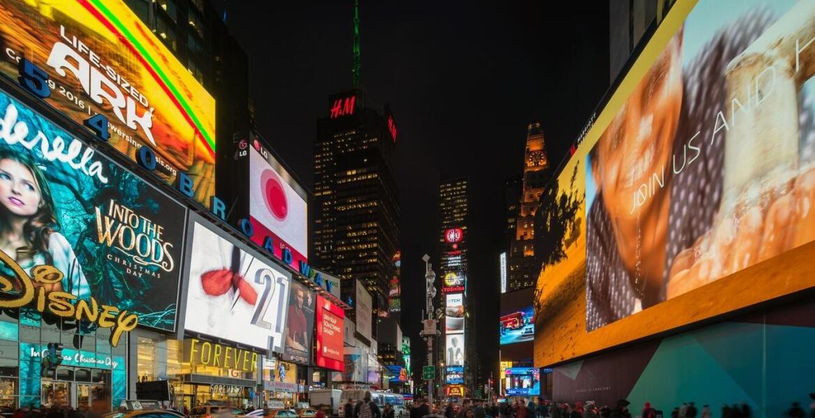 Jak oświetlenie LED wpływa na skuteczność reklamy świetlnej?