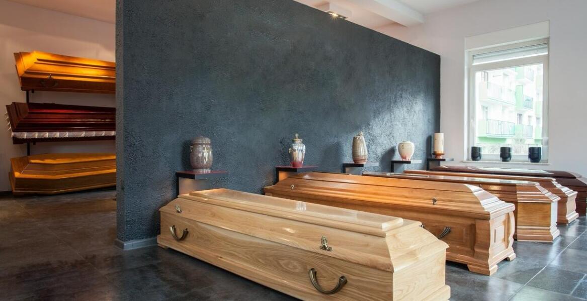 Elementy dekoracyjne dla trumien – oferta zakładu pogrzebowego w Legnicy