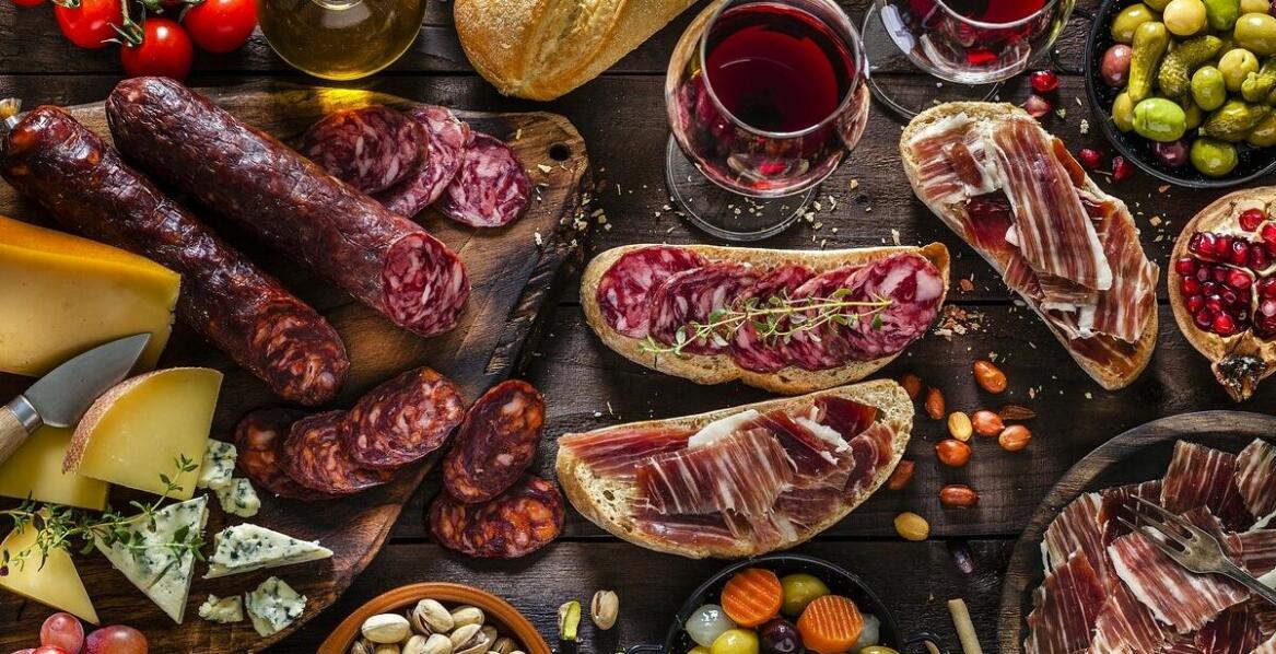 Jakie smaki odkryjesz w wędlinach inspirowanych domowymi recepturami?