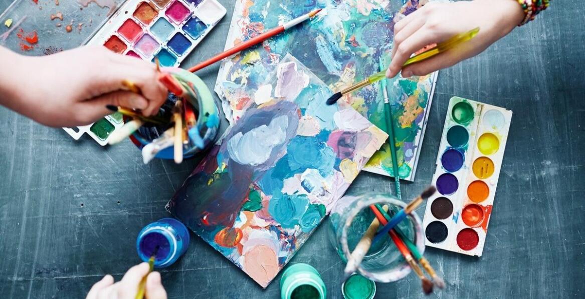 Zastosowanie sztalug drewnianych w edukacji artystycznej