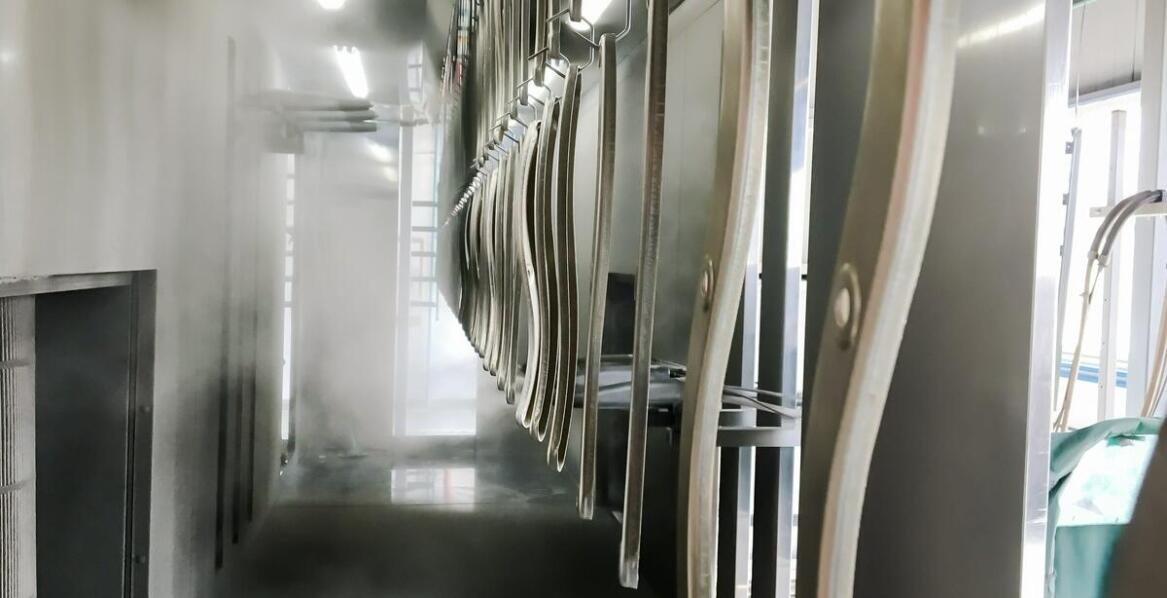 Zabezpieczenie antykorozyjne – jak lakiernie proszkowe chronią stal?