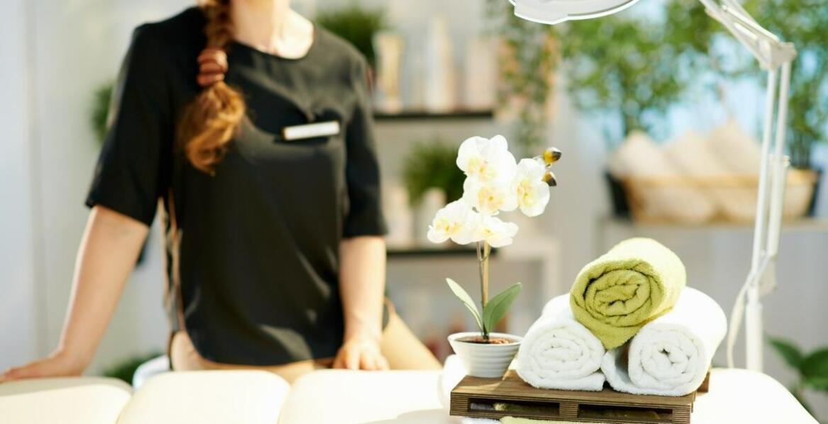 Komfort pacjenta podczas sesji masażu leczniczego w domu