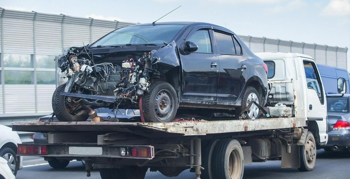 Kiedy i dlaczego warto skorzystać z profesjonalnego holowania samochodu?
