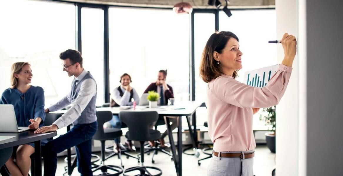 Wpływ szkoleń z zarządzania na adaptację do zmian rynkowych i technologicznych