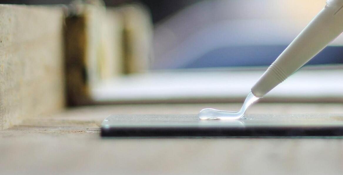 Jak kleje przemysłowe wpływają na optymalizację procesów laminowania?