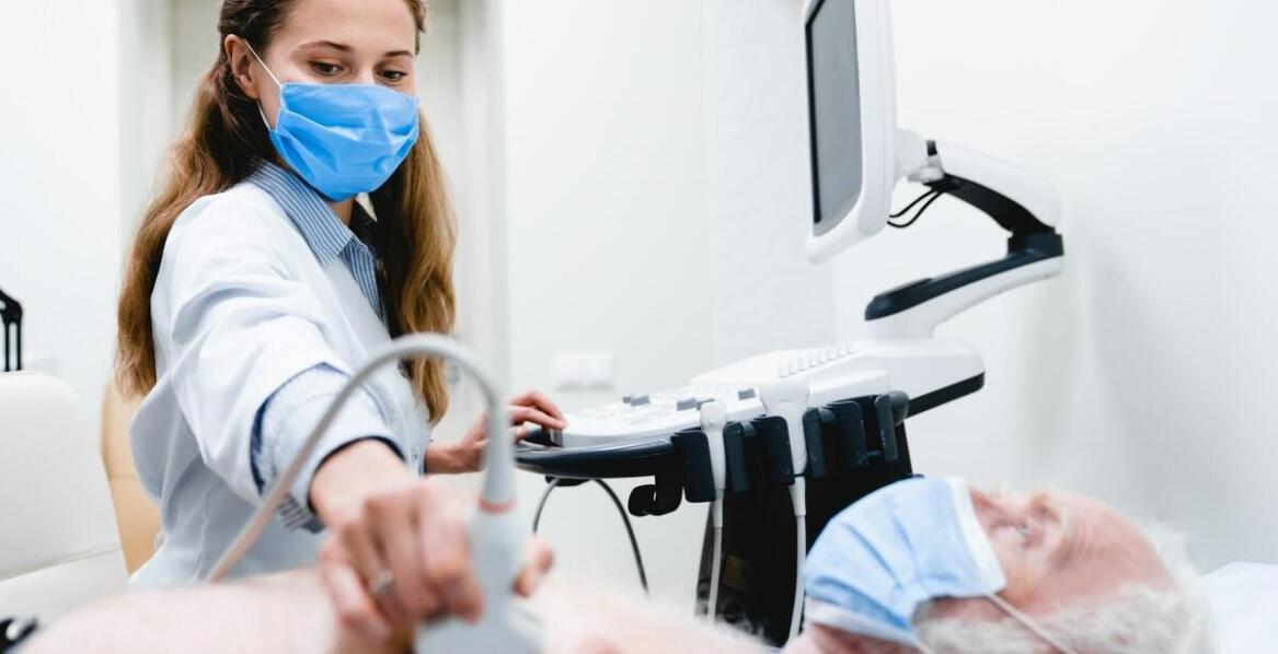 Kiedy warto wykonać USG tarczycy - najczęstsze wskazania medyczne