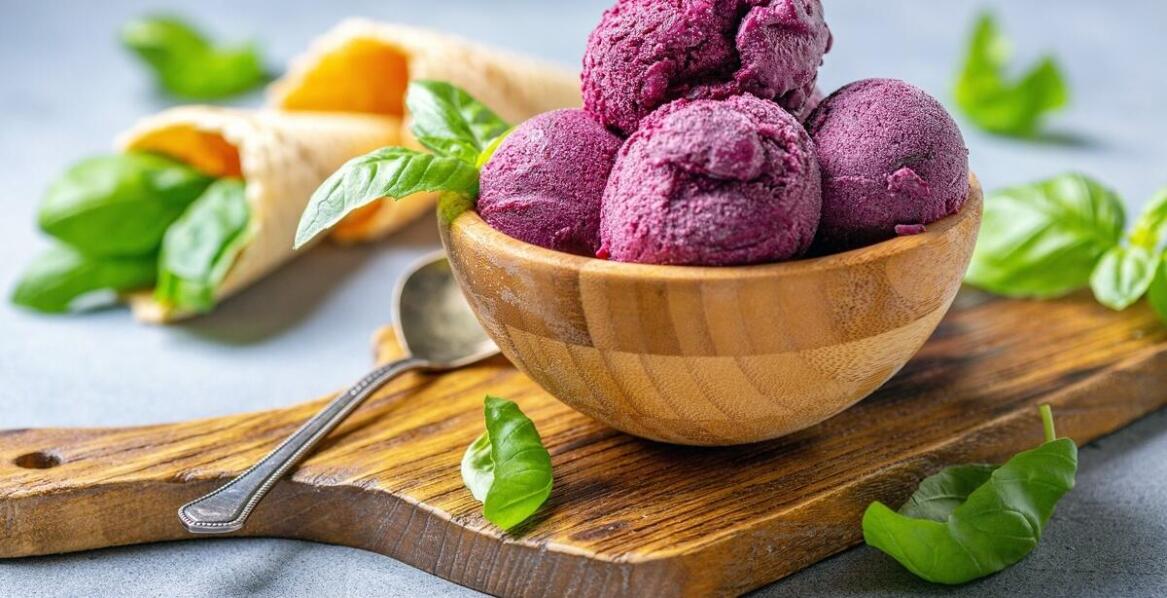 Z czego powstają kolorowe wafle do lodów?