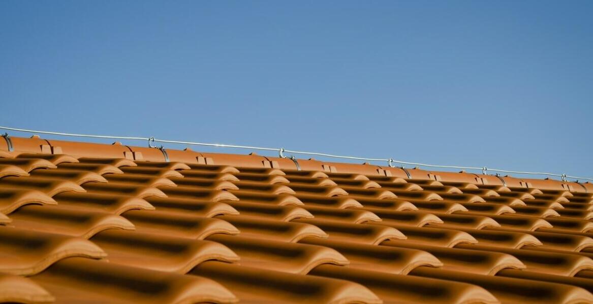 Zastosowanie płotków śniegowych w różnych typach budynków