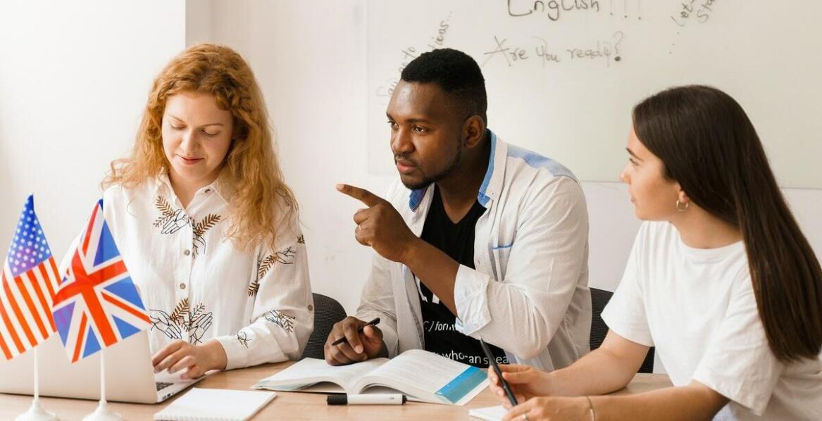 Rola konwersacji w najlepszym kursie angielskiego online