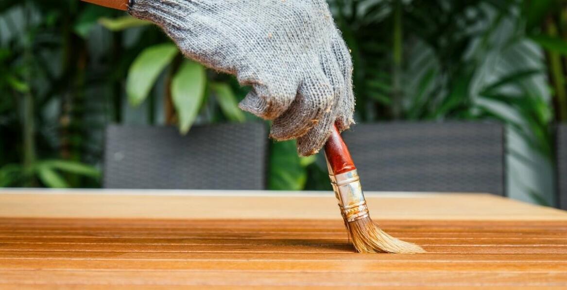 Odporność desek tarasowych sosnowych impregnowanych na ścieranie – co warto wiedzieć przed zakupem?