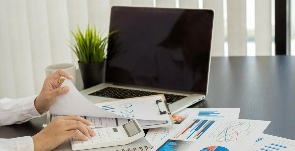 Dlaczego warto korzystać z usług rachunkowych w Krakowie przy zakładaniu firmy?