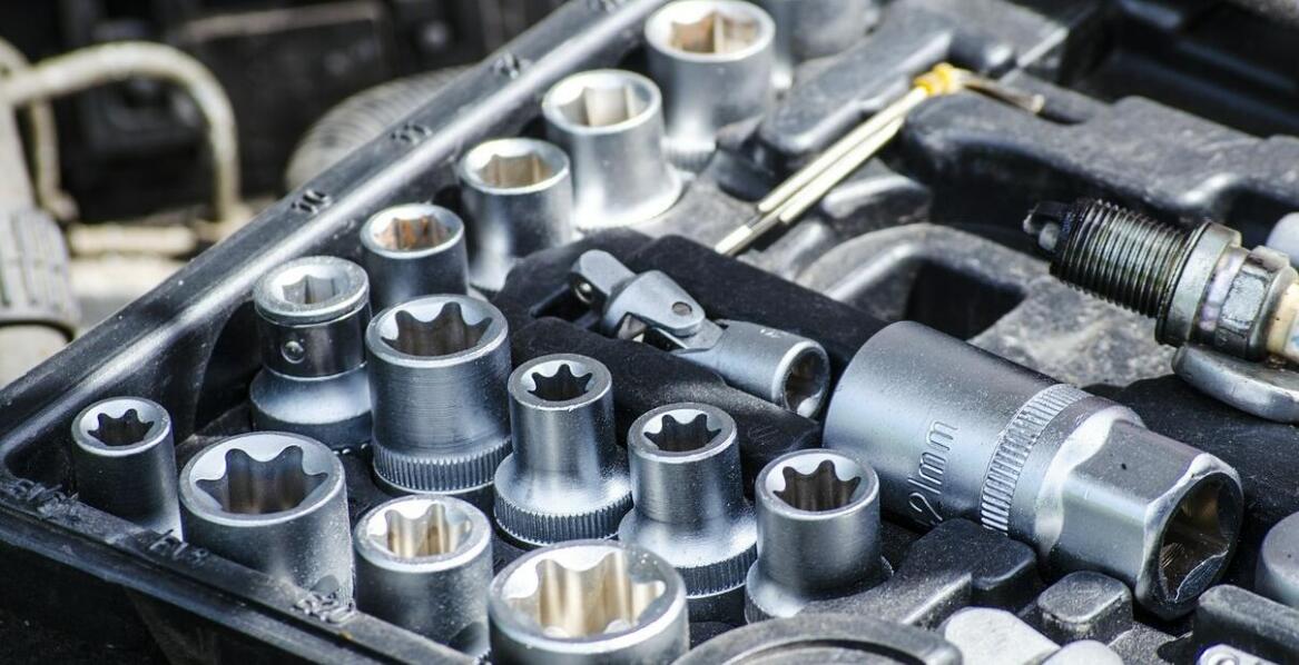 Narzędzia warsztatowe: jak wybrać idealne klucze dynamometryczne?