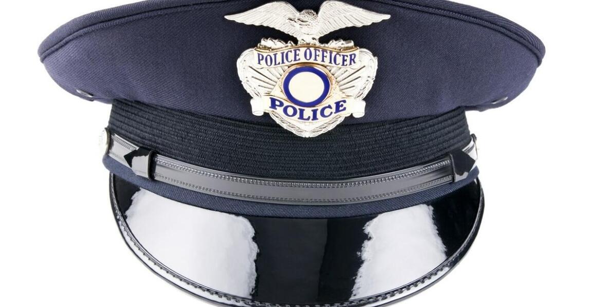 Jakie funkcje pełnią dodatki do mundurów policyjnych oferowane przez sklepy mundurowe?