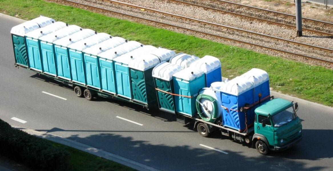 Dlaczego toalety z umywalką są idealnym rozwiązaniem na działki rekreacyjne?