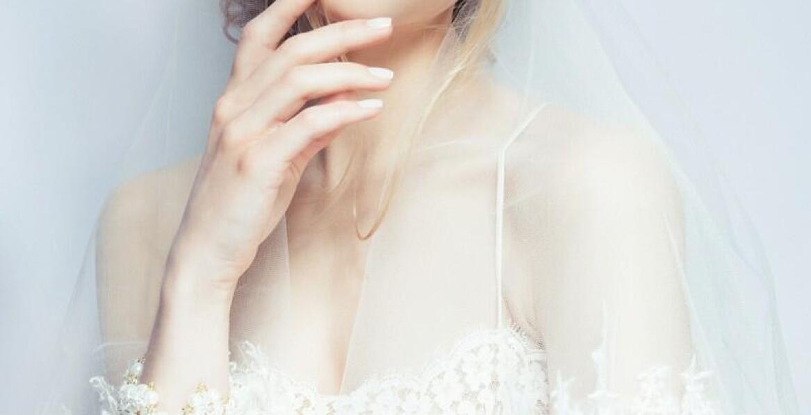 Naturalność czy glamour? Różne style makijażu ślubnego w Krakowie