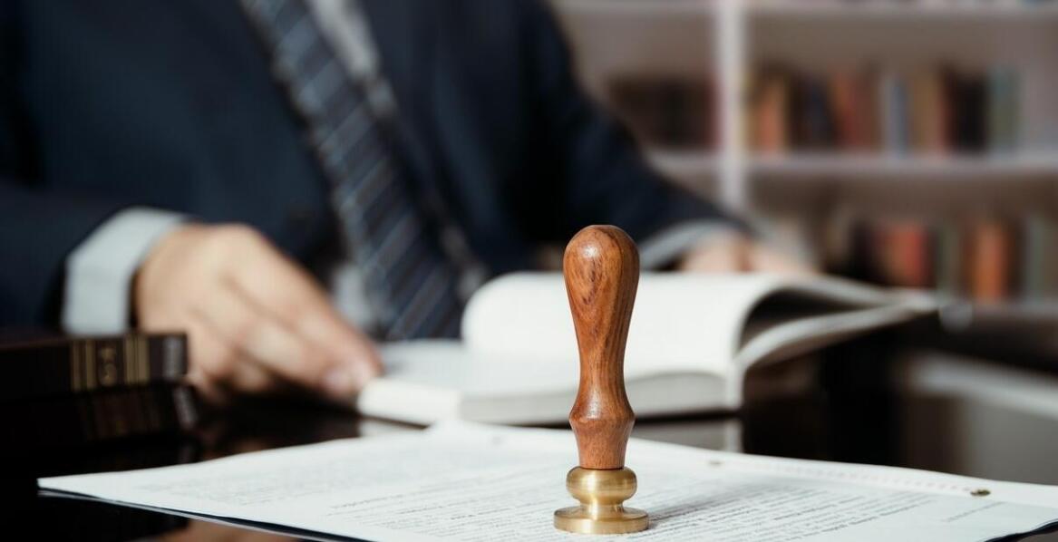 Proces tłumaczenia notarialnego – co warto wiedzieć?