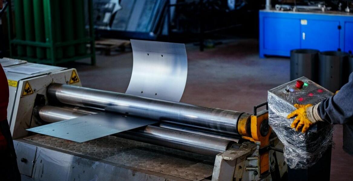 Nowoczesne technologie gięcia blachy w przemyśle metalowym