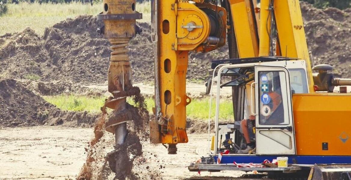 Jakie wyzwania mogą napotkać specjaliści podczas wiercenia studni głębinowej w Małopolsce?