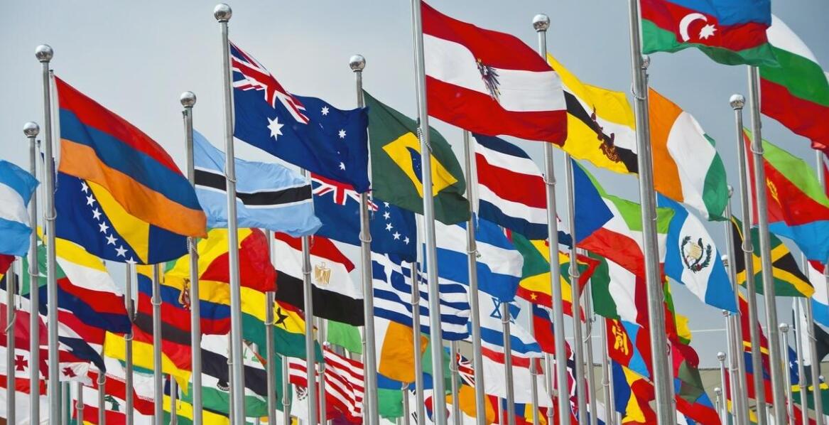 Zalety masztów flagowych z 10-letnią gwarancją dla firm i instytucji