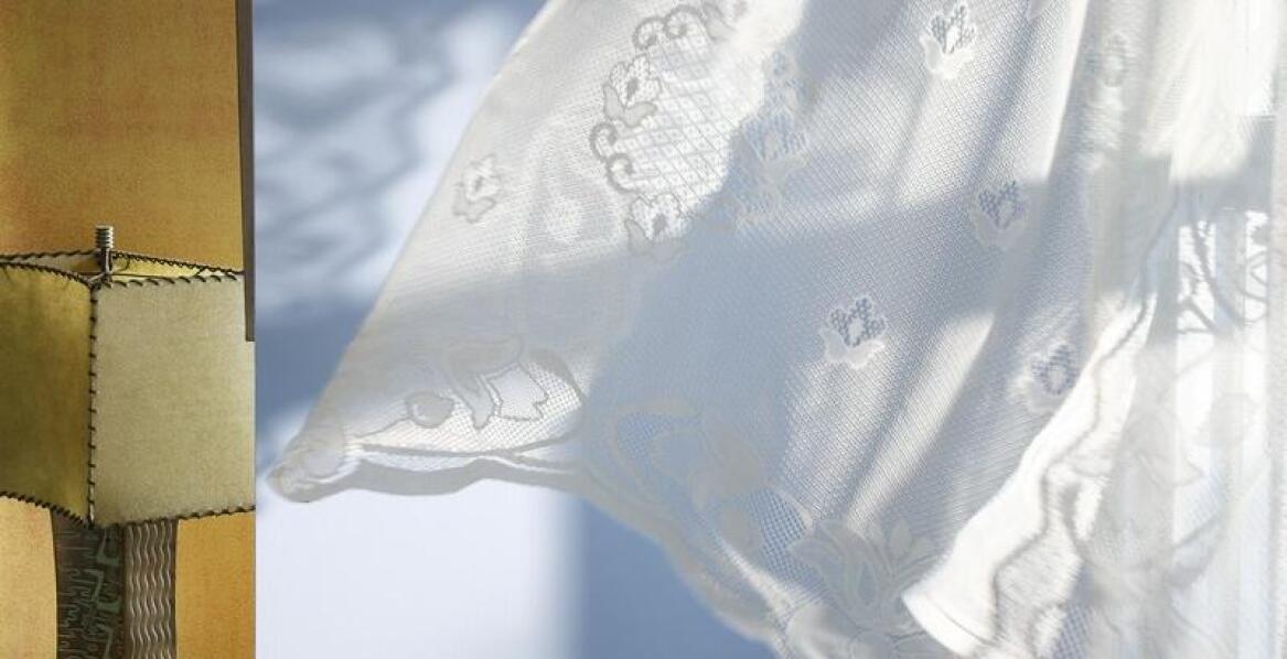 Suknie ślubne proste i gładkie – dlaczego warto je wybrać w naszym salonie?