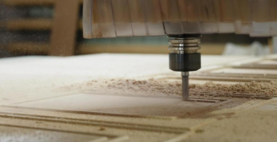 Jak czopiarki do drewna wpływają na precyzję cięcia?