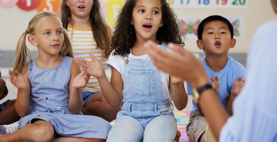 Co daje wczesny kontakt z językiem w wieku 1,5–3 lat?