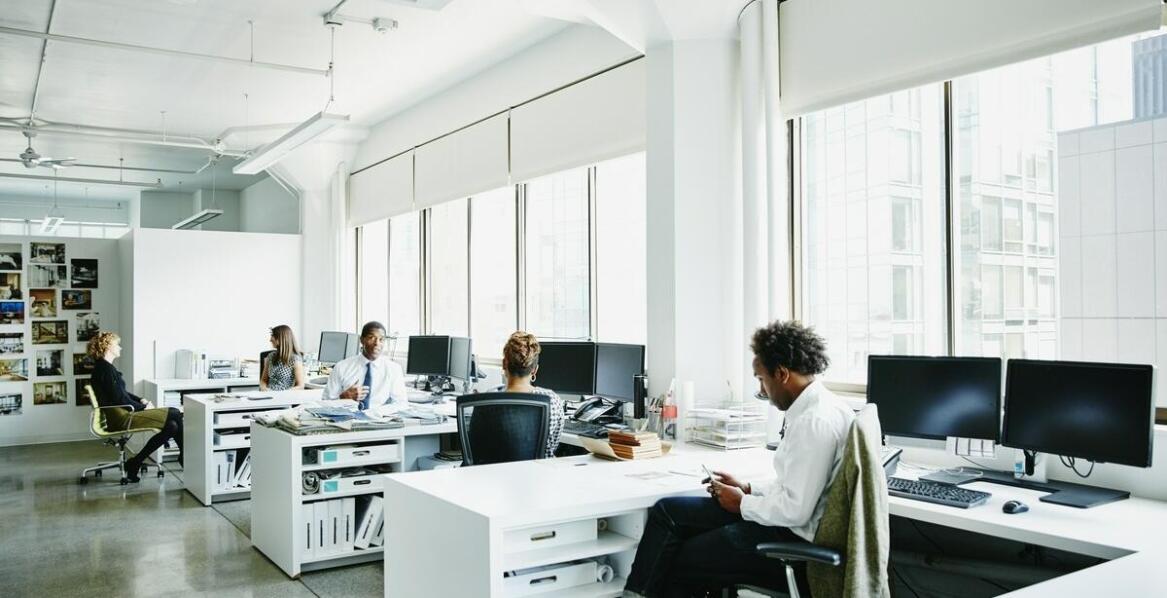 Jakie formalności należy spełnić, aby legalnie pracować za granicą z pomocą biura pośrednictwa pracy?