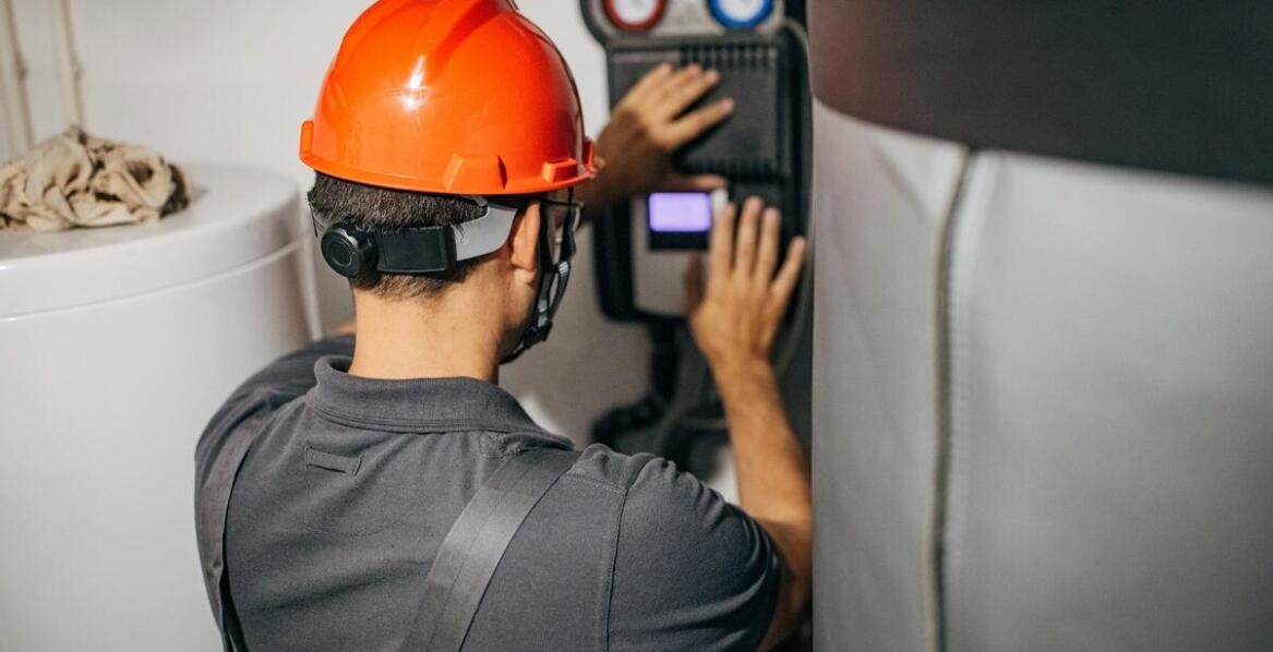 Jakie czynniki wpływają na wydajność klimatyzacji w różnych warunkach atmosferycznych?