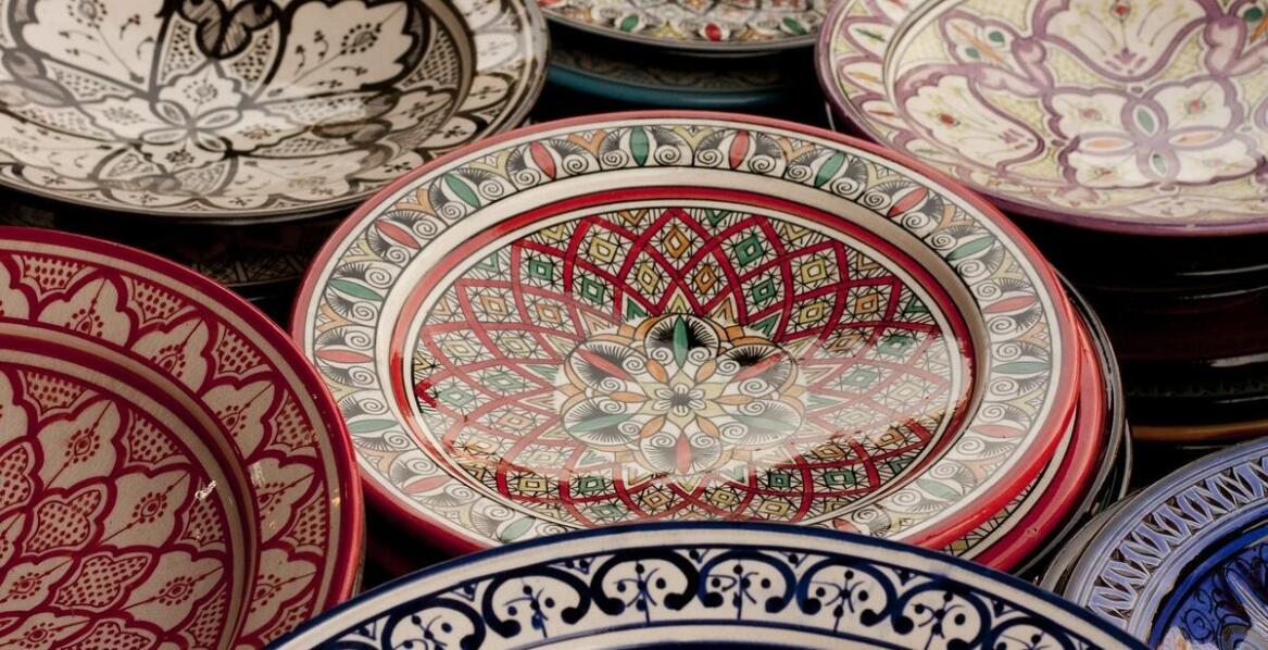 Różnorodność kształtów i kolorów w ofercie ceramiki Bolesławiec