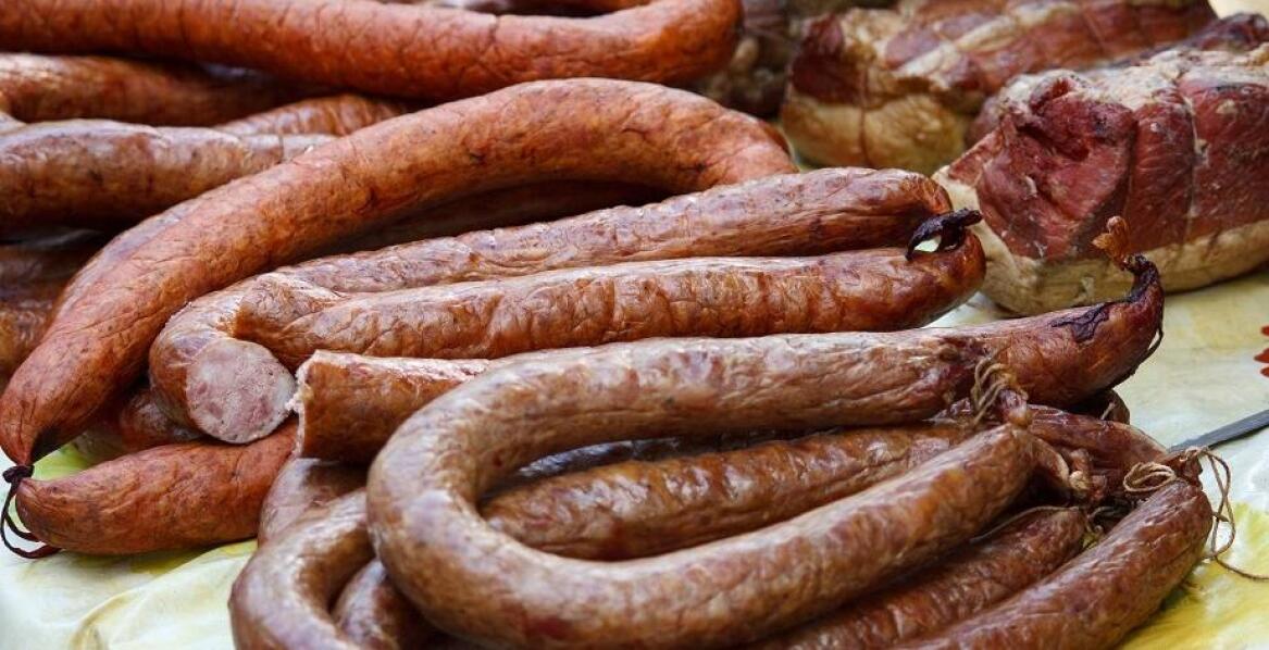 Swojskie wędliny z Supraśla: jak powstają lokalne specjały