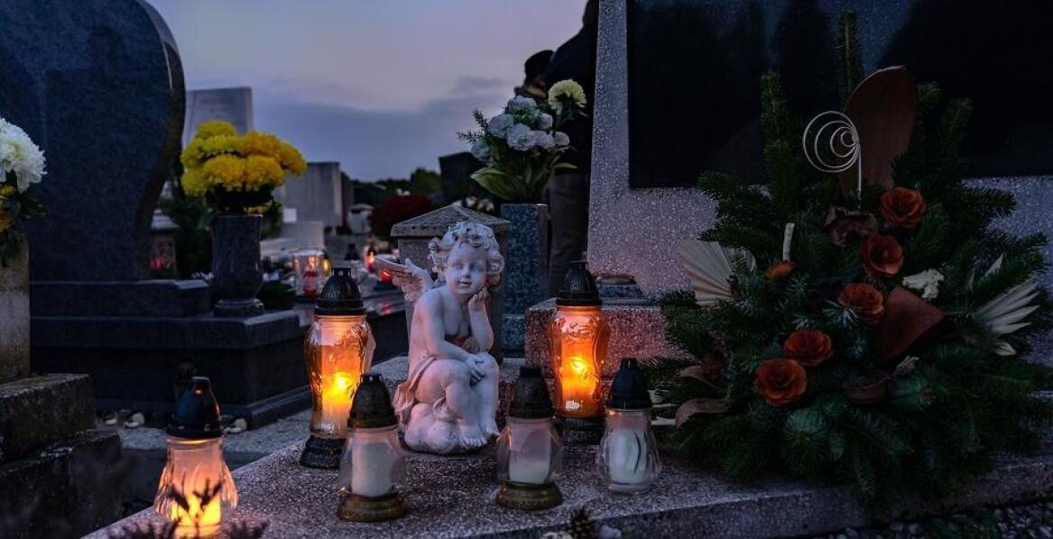 Jakie trendy dominują w dekoracjach na cmentarz w tym sezonie?