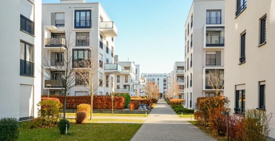 Jak bliskość szkół i przedszkoli wpływa na wartość nowych mieszkań?