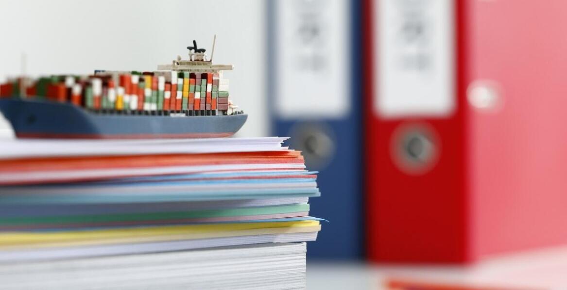 Jakie są kluczowe różnice między procedurami celnymi a tranzytowymi?