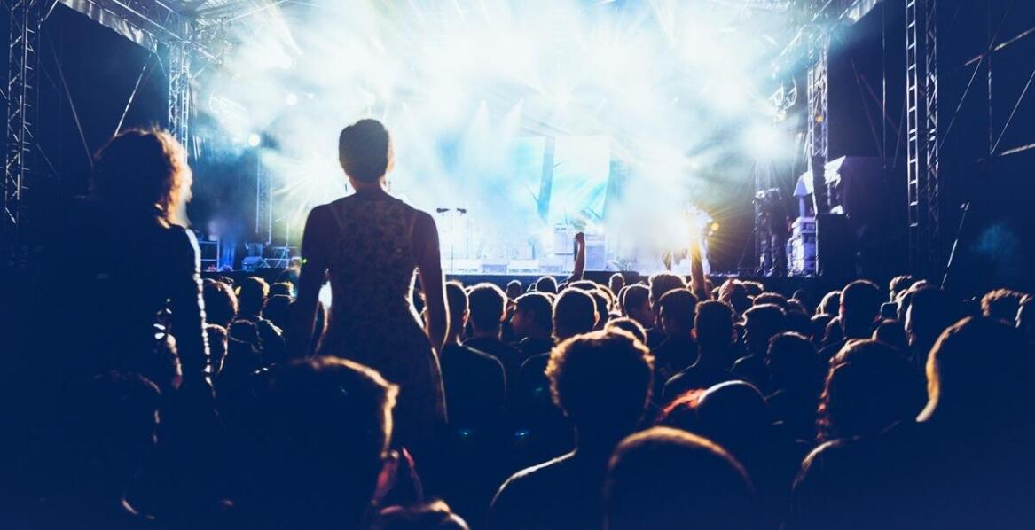 Porównanie namiotów pneumatycznych i sferycznych – co lepiej wybrać?