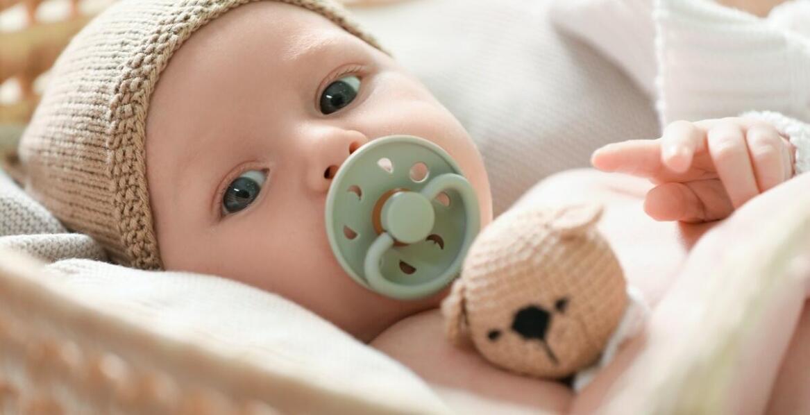 Sesja noworodkowa: Rola oświetlenia w tworzeniu nastrojowych zdjęć