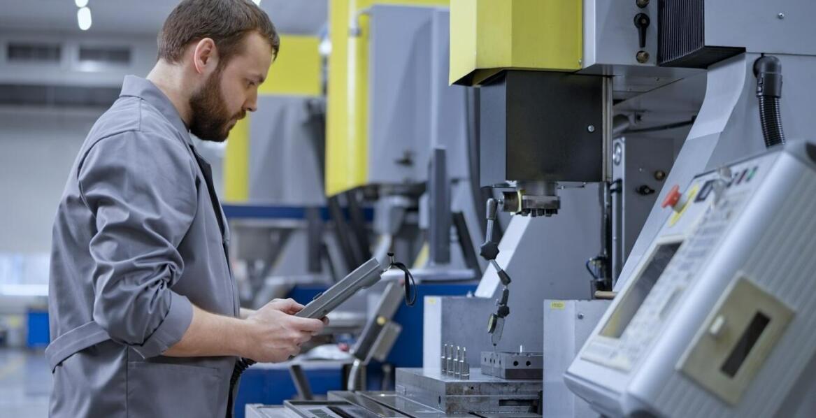 Najważniejsze aspekty konserwacji maszyn budowlanych przez mobilny serwis