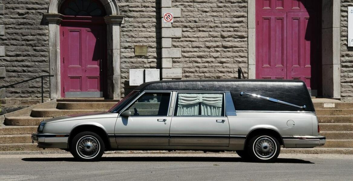 Usługi transportu zwłok oferowane przez zakład pogrzebowy – krajowe i międzynarodowe