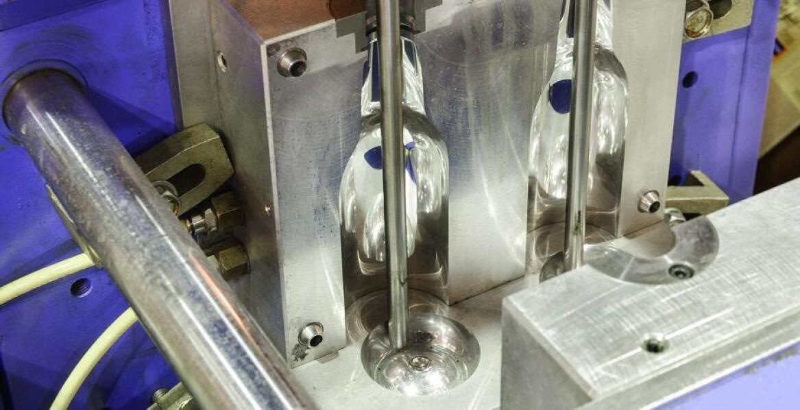 Jak formy wtryskowe wpływają na efektywność produkcji opakowań