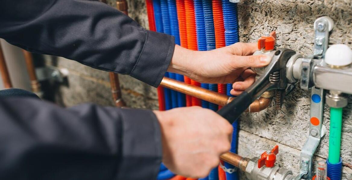 Jak zapewnić długowieczność instalacji wodnych dzięki specjalistycznym usługom?