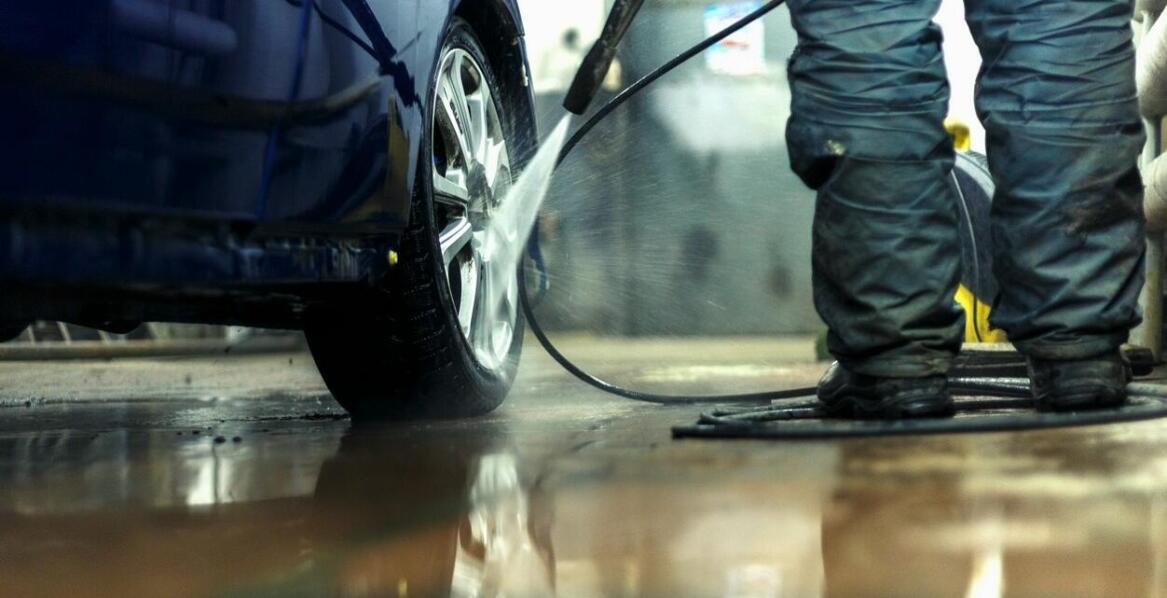 Czyszczenie sprzętu ogrodniczego myjkami ciśnieniowymi – skuteczne metody