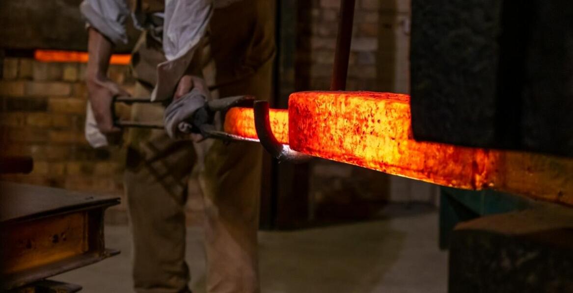 Jakie są najważniejsze cechy pieców do hartowania?