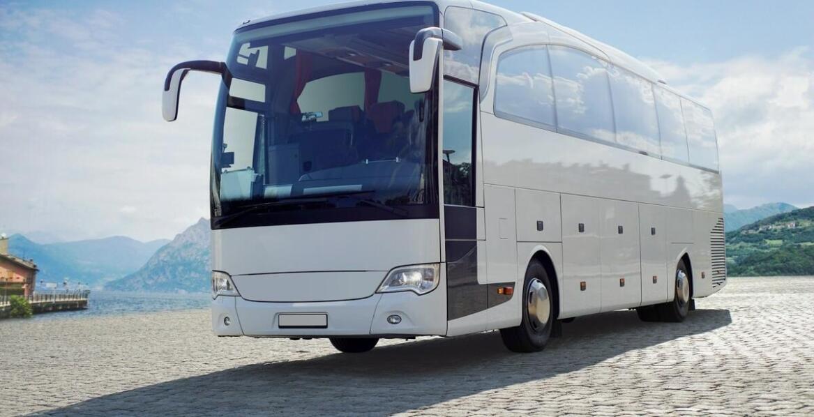 Jakie udogodnienia oferują autokary na wynajem podczas kolacji biznesowych?