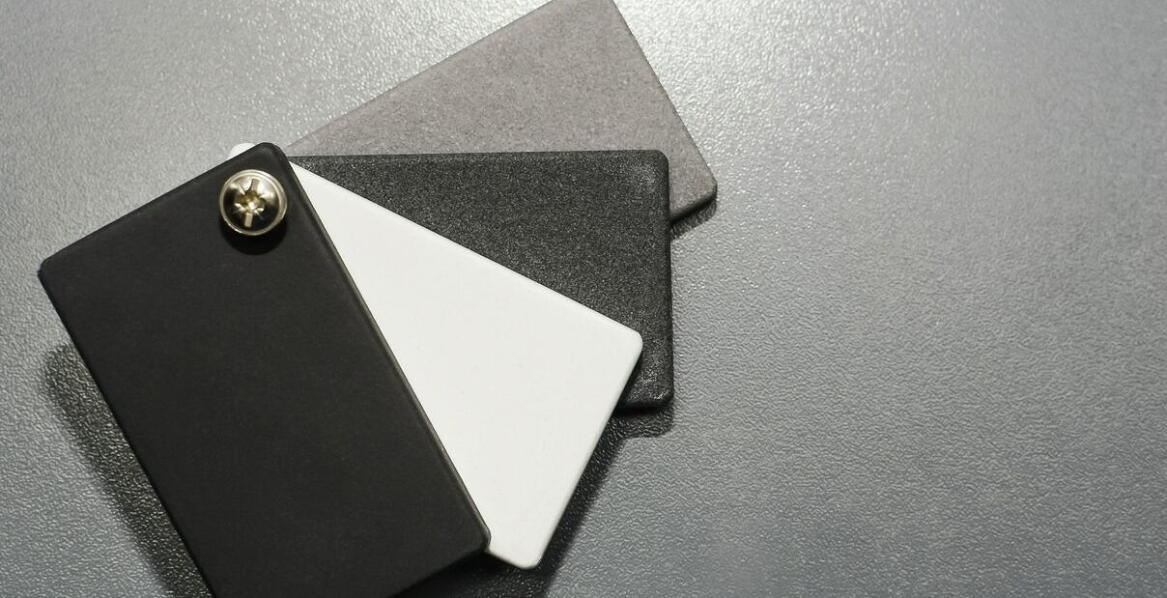 Różnorodność stylów w projektowaniu obudów pilotów do bram