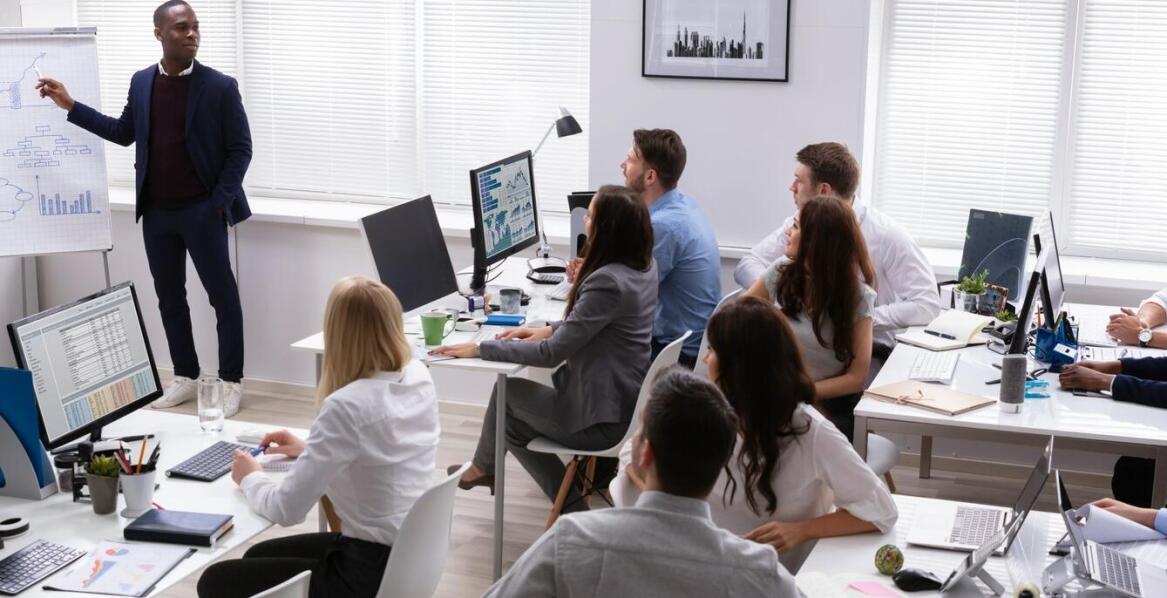 Jak wdrożenie usług BHP i PPOŻ wpływa na kulturę bezpieczeństwa w firmie?